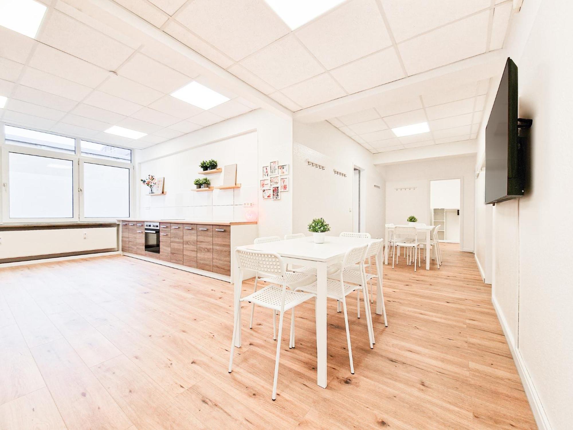 Raj Living - City Center Apartments With 5 Rooms - 10 Min Messe Dus Düsseldorf Kültér fotó